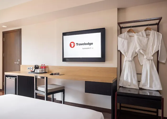 Travelodge Sukhumvit 11 4*