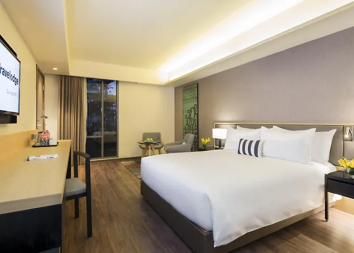Travelodge Sukhumvit 11 4*