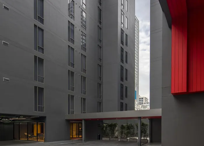 Travelodge Sukhumvit 11 Hotel 4*
