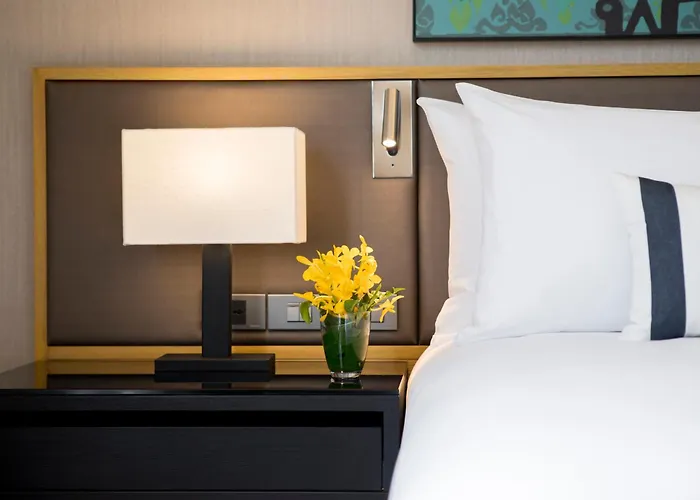 Travelodge Sukhumvit 11 Hotel 4*